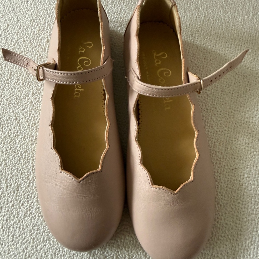La Coqueta Scalloped Mary Jane Shoes Blush Pink 32 size 1 us